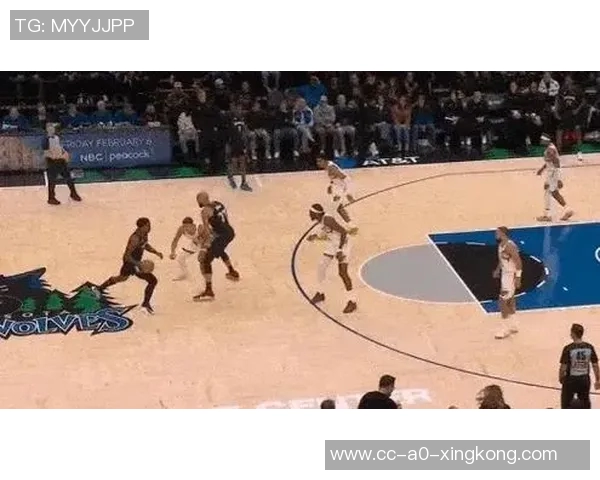 爱德华兹面对联防挑战上半场表现平平仅得8分3助攻2抢断